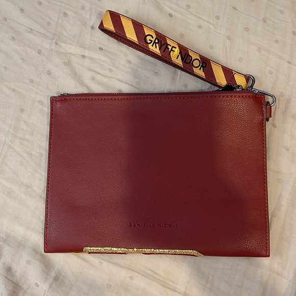 Danielle Nicole Harry Potter Gryffindor wristlet - Picture 4 of 6